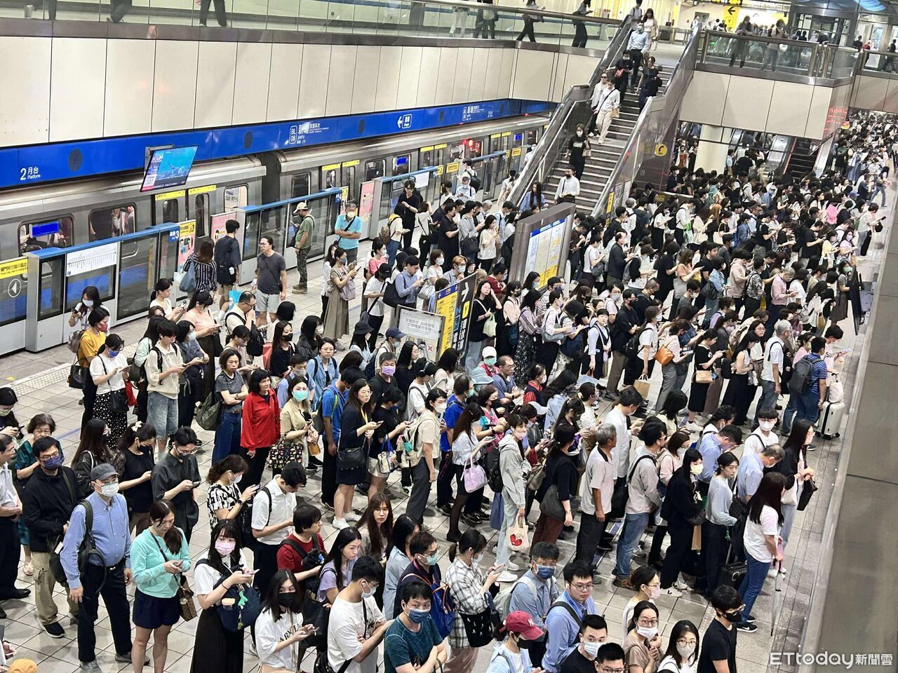 快訊／北捷「板南線異常」塞爆　上班族哀號快遲到