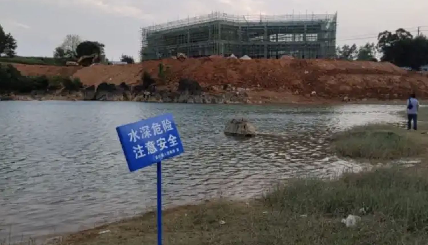 ▲廣西聖龍潭水深約200多公尺。（圖／翻攝微博）