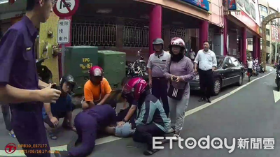 移工騎機車撞倒自行車落跑!竹山警半小時逮人 手慘被咬傷