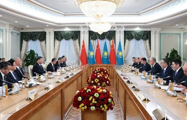 ▲▼ 中哈、哈國戰機伴飛、2025年6月16日下午，哈薩克斯坦總統托卡耶夫同中國國家主席習近平在阿斯塔納總統府舉行會談。            。（圖／翻攝 央視、大陸外交部官網）