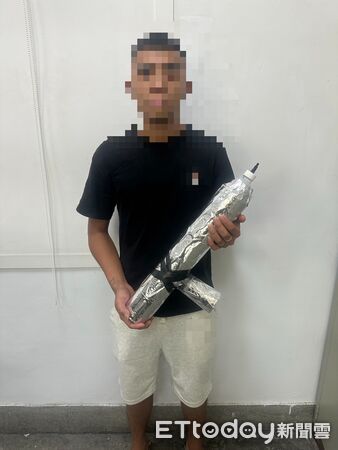 ▲台南市六甲區2男模仿網路影片點燃燃燒物製造爆聲，被警方查獲送辦。（記者林東良翻攝，下同）
