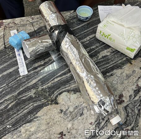 ▲台南市六甲區2男模仿網路影片點燃燃燒物製造爆聲，被警方查獲送辦。（記者林東良翻攝，下同）