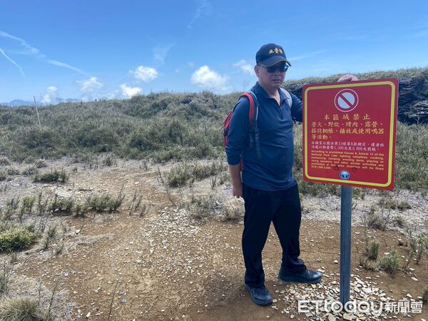 ▲▼合歡北峰3246鞍地為小溪營地，由於地勢平坦，原本豐茂的植物，不堪紮營及遊客活動的踩壓而出現光禿裸露。（圖／太管處提供，下同）