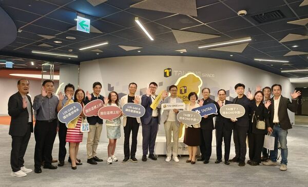 ▲開幕典禮貴賓大合照。（圖／記者張佩芬攝）