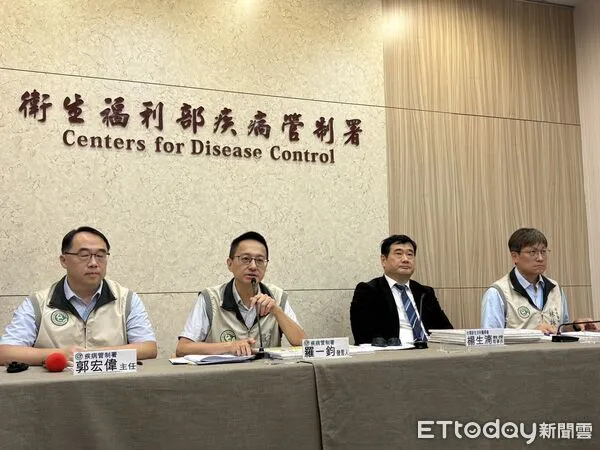 ▲▼疾管署疫情記者會。（左起）郭宏偉、羅一鈞、楊生湳、林詠青。（圖／記者洪巧藍攝）