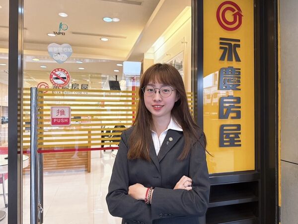 張紜萍從旅遊業轉戰房仲業 晉升年薪百萬一族（圖／永慶房屋提供）