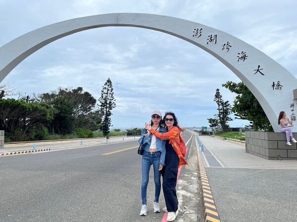 張紜萍從旅遊業轉戰房仲業 晉升年薪百萬一族（圖／永慶房屋提供）