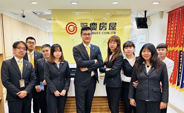 張紜萍從旅遊業轉戰房仲業 晉升年薪百萬一族（圖／永慶房屋提供）