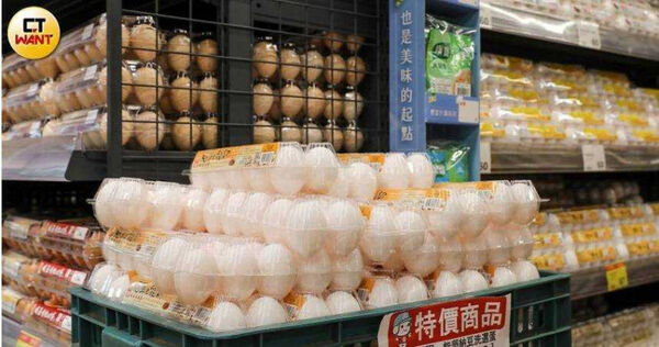 網友不解明明不缺蛋，一堆店家加蛋依舊要15元。（示意圖／張文玠攝）