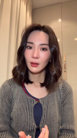 ▲杜賓犬遭剪耳「縫紙杯膠水黏死」！港女星淚揭殘忍手法：人神共憤。（圖／翻攝自裕美IG）