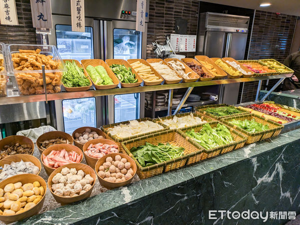 ▲開箱饗麻饗辣南港店。（圖／記者黃士原攝）