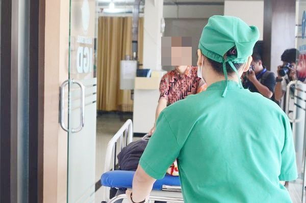 喝酒爛醉送醫抽血！腳踹護理師還嗆：妳去死　桃園女這下慘了