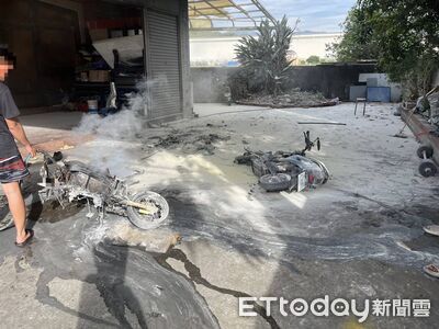 苗栗電動二輪車起火「燒到剩骨架」！消防員緊急出動救援