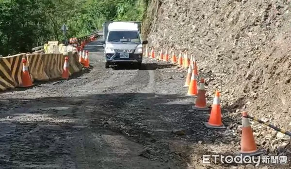 ▲▼修好了！南橫公路梅山段路面崩塌成功搶通　恢復管制通行 。（圖／記者賴文萱翻攝）