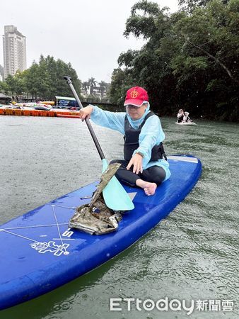 ▲日月潭國家風景區管理處日前舉辦「SUP安全知識宣導暨日月潭百人淨潭教育日」活動。（圖／日月潭國家風景區管理處提供）