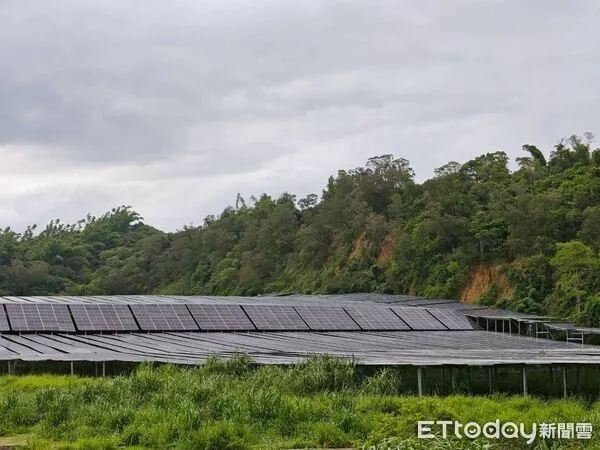 ▲▼高雄大樹光電板「吃掉山林」！居民憂滅村危機　陳其邁令停工徹查 。（圖／記者賴文萱翻攝）