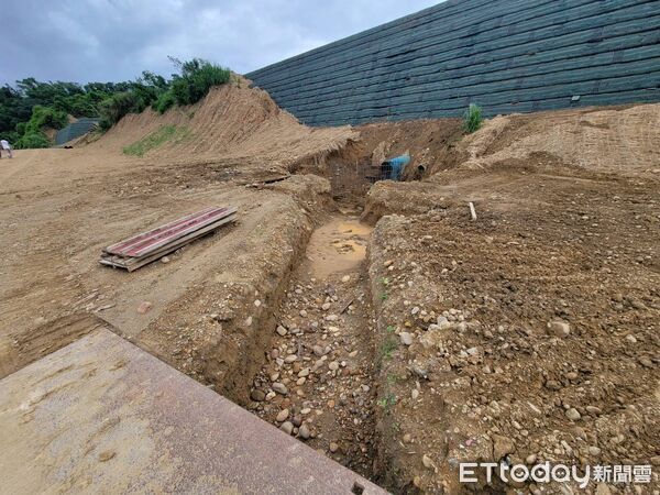 ▲▼高雄大樹光電板「吃掉山林」！居民憂滅村危機　陳其邁令停工徹查 。（圖／記者賴文萱翻攝）