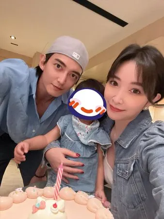 ▲許維恩與王家梁婚後育有一名女兒忒忒。（圖／翻攝自Instagram／sharon701111）