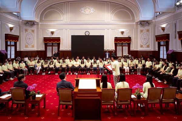 ▲總統賴清德接見青年海外志工服務隊代表，會場後方意外曝光府方本來規劃用於在野國安簡報使用的200吋大螢幕            。（圖／總統府Flicker）