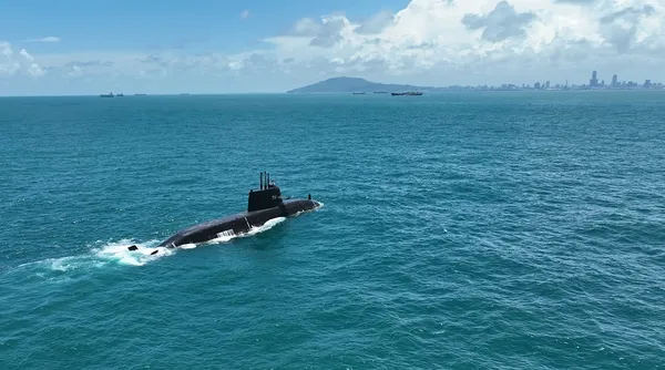 ▲「海鯤軍艦」首次浮航海試順利完成。（圖／台船提供）