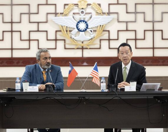 ▲▼國防部長顧立雄接見美國聯邦眾議院「國會台灣連線共同主席貝拉議員及訪團成員。（圖／軍聞社提供）