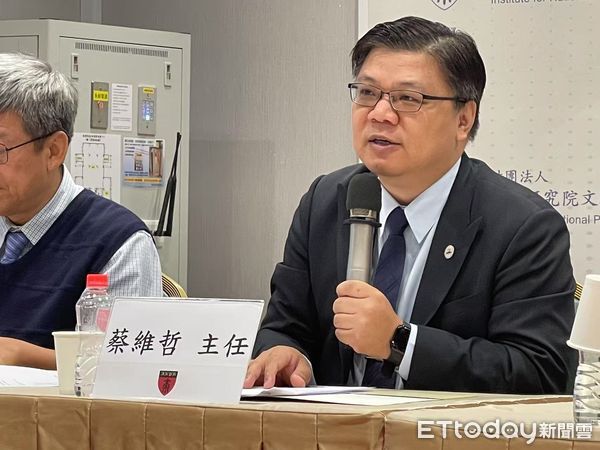 ▲▼ 蔡維哲（中山大學財管系特聘教授）。（圖／記者任以芳攝）