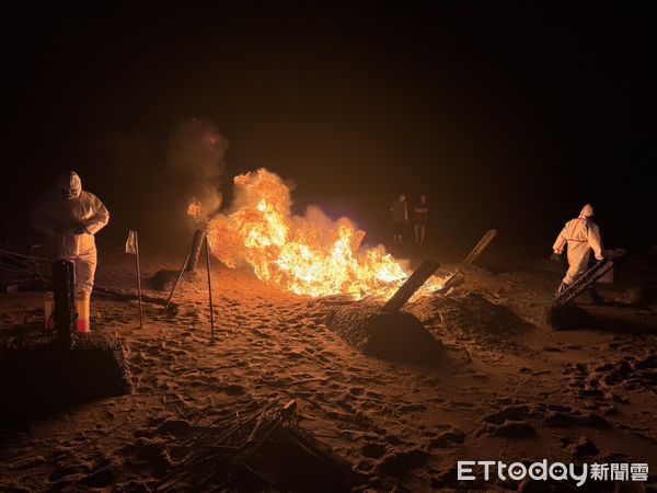 ▲▼非洲豬瘟死豬飄金門。（圖／記者林名揚翻攝）