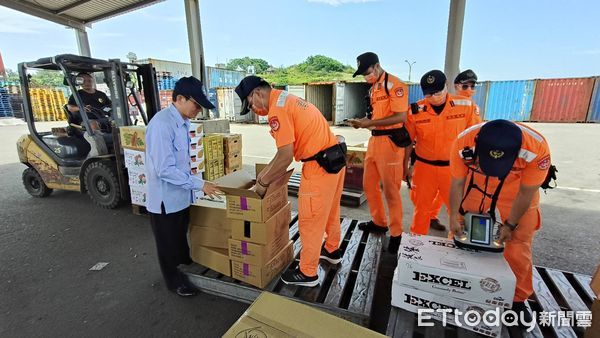 ▲▼非洲豬瘟死豬飄金門。（圖／記者林名揚翻攝）