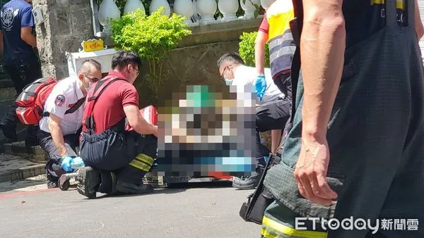 ▲▼台北市內湖委外捕蜂工人卡樹上無心跳。（圖／記者黃彥傑攝）