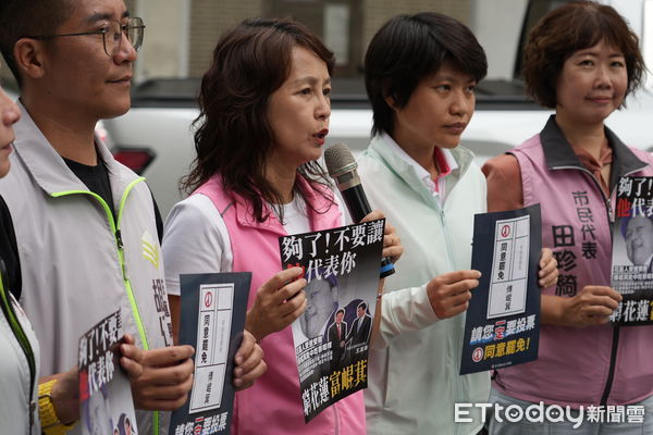 ▲▼花蓮縣議會民進黨團總召張美慧，議員胡仁順、林則葹，代表莊依婕、田珍綺偕同公民代表前往花蓮復興市場，親自向民眾發放戰報。（圖／民進黨花蓮縣黨部提供）