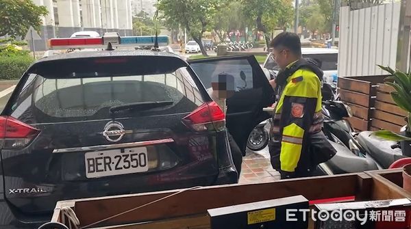 ▲▼1名76歲駕駛失智且重聽，竟獨自開車外出，迷失方向長達6小時。（圖／警方提供，下同）