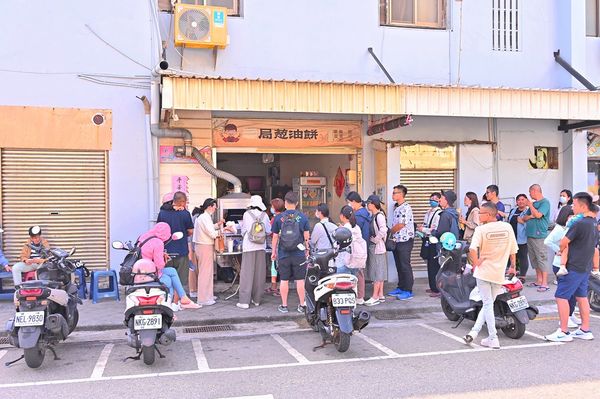 ▲▼郵局蔥油餅。（圖／部落客橘子狗愛吃糖授權提供）