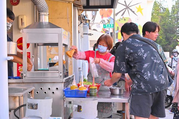 ▲▼郵局蔥油餅。（圖／部落客橘子狗愛吃糖授權提供）
