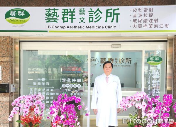 ▲藝群醫學美容集團第21家診所進駐桃園藝文特區，吸引民眾排隊諮詢。（記者林東良翻攝，下同）