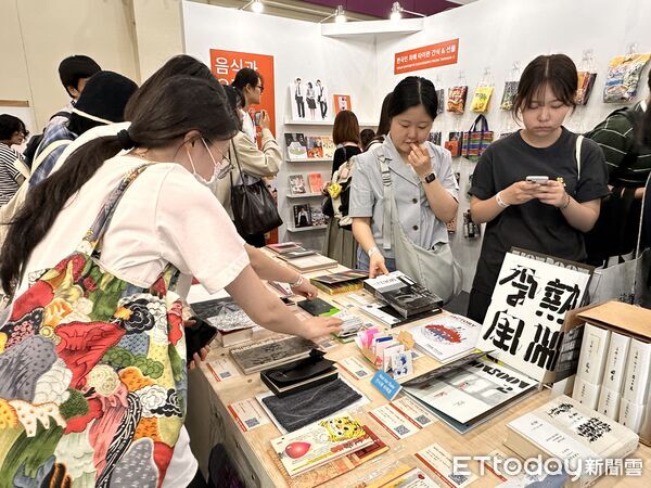 ▲▼韓國「2025首爾國際書展」，台灣首度受邀成為主題國，並以韓國網友近年熱愛的關鍵字「台灣感性」為主題策劃。（圖／記者林育綾攝）