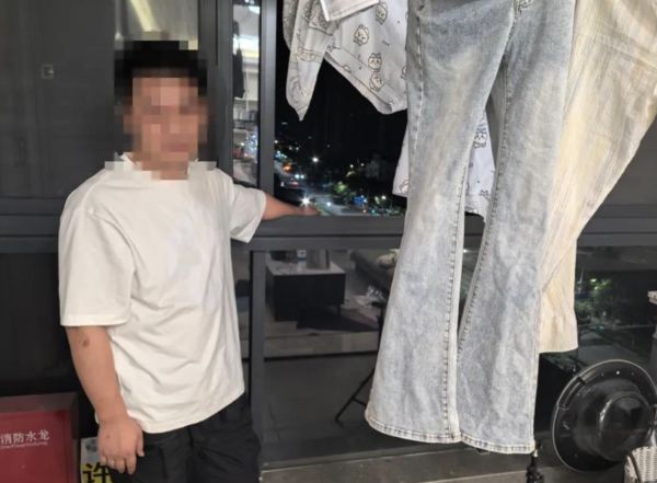 ▲▼從11樓往下丟榴槤　陸男：跟女友吵架洩憤。（圖／翻攝杭州網）