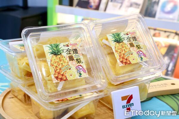 ▲台南金鑽鳳梨進軍全台7-ELEVEN，黃偉哲市長親自站台推薦在地鮮果。（記者林東良翻攝，下同）