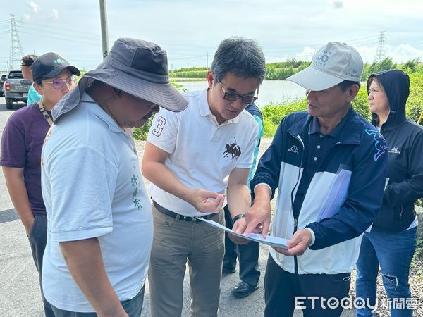 ▲立委劉建國今日會同農田水利署雲林管理處副處長蔡政宏、雲林縣議員、召開「農水路改善工程施工說明會」。（圖／記者游瓊華翻攝）