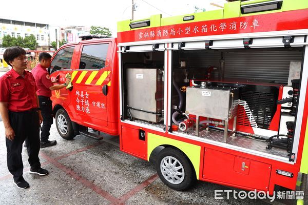 ▲「慈善歌后」今子嫣捐贈雲林縣政府價值約500萬、最新規格「水箱化學消防車」一輛，祖孫三代共同協助雲林消防提升災害應變能力，守護雲林鄉親。（圖／記者游瓊華翻攝）