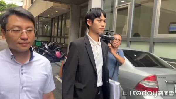 ▲YouTuber Andy老師、家寧18日再現身開庭。（圖／記者陸運陞翻攝，下同）