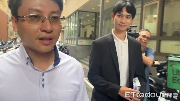 ▲YouTuber Andy老師、家寧18日再現身開庭。（圖／記者陸運陞翻攝，下同）