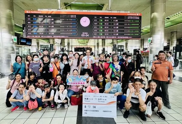 ▲高鐵桃園站協助方舟教養院台中一日行