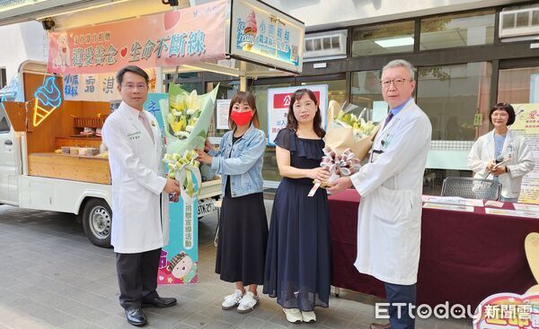 ▲奇美醫院舉辦器官捐贈宣導週活動，受贈者獻花感謝醫療團隊，傳遞生命的延續與希望。（圖／記者林東良翻攝，下同）