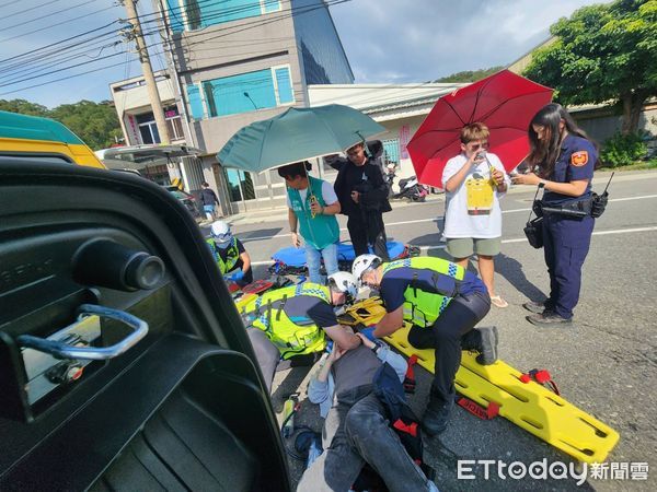 ▲▼快訊／苗栗娃娃車轉彎「2機車撞上」3傷　車上幼童大哭 。（圖／記者楊永盛翻攝）