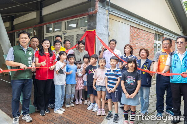 ▲草屯鎮土城公辦民營托嬰中心今日揭牌，預計7月正式營運。（圖／南投縣政府提供）