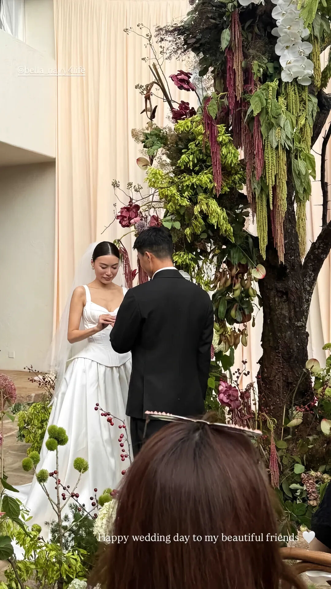 ▲▼高以翔舊愛完婚「捧花藏感人細節」告白惹淚。（圖／翻攝自微博）