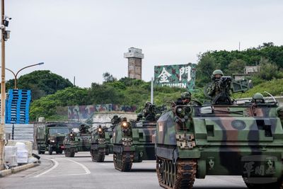 金門機步營實戰操演　CM21裝甲車出動佔領地形要點