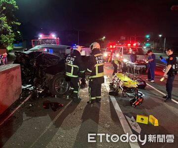 自小客酒駕猛撞路橋護欄「慘成U字型」1死1命危 恐怖畫面曝