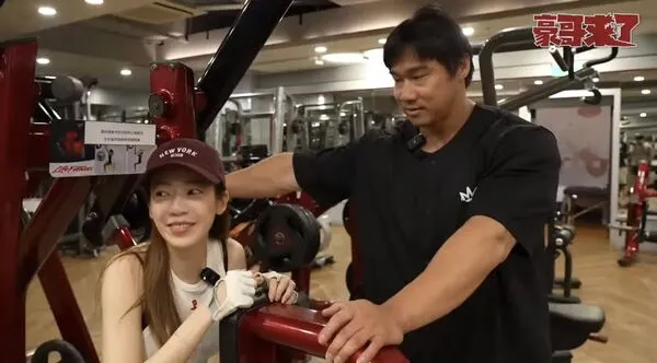 ▲▼陳天仁露面。（圖／翻攝自YouTube／豪哥來了）