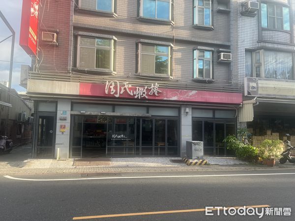 ▲台南市衛生局副局長林碧芬指出，已調閱4天監視影像，初步研判為店員個人行為，未發現回鍋食材再供消費者使用的跡證，已勒令店家限期改善作業環境缺失，否則依重罰。（圖／記者林東良翻攝，下同）